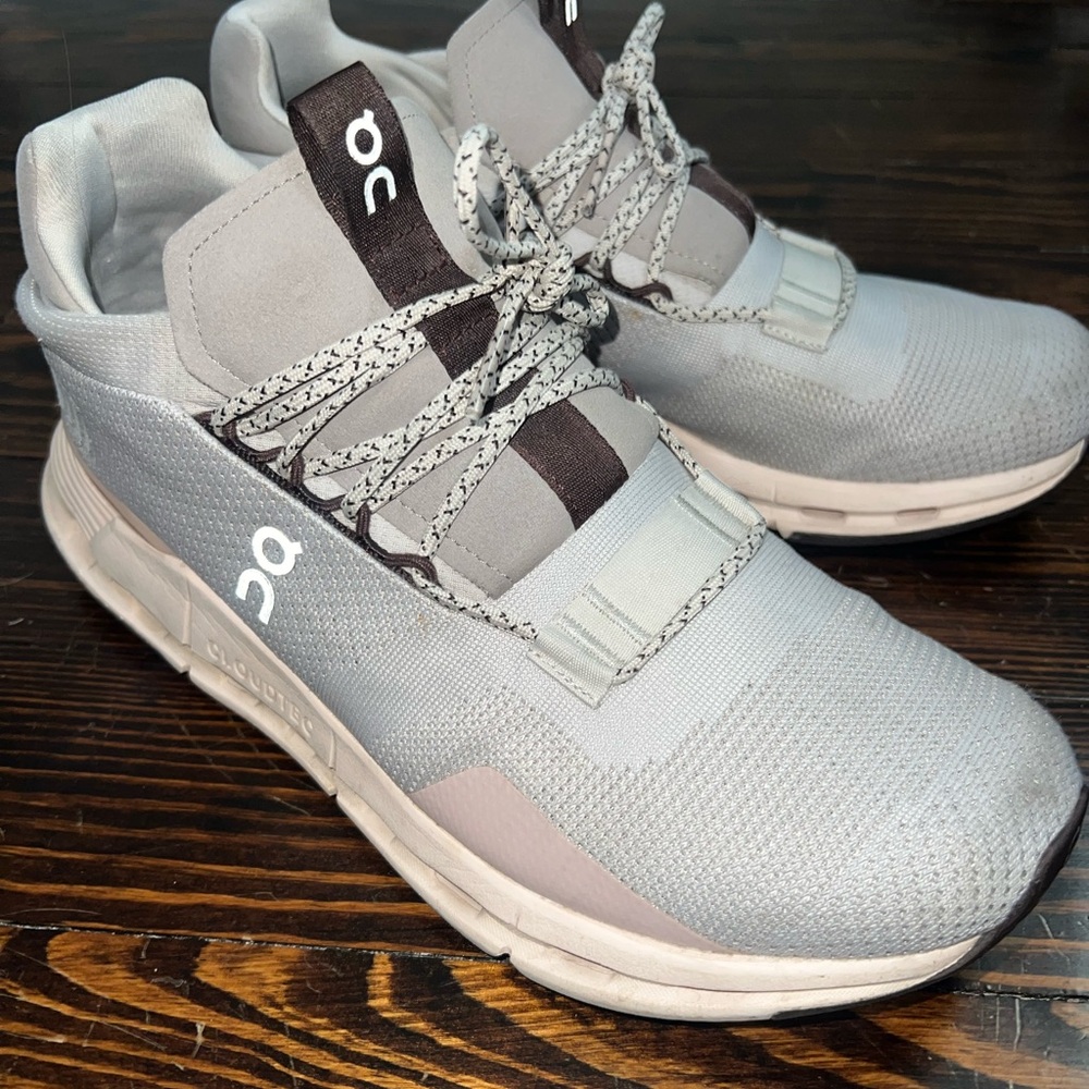 On Running Beige Sneakers
